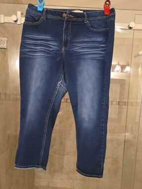 Women’s Cropped Dark Blue Stretch Jeans - Classic Mid Rise